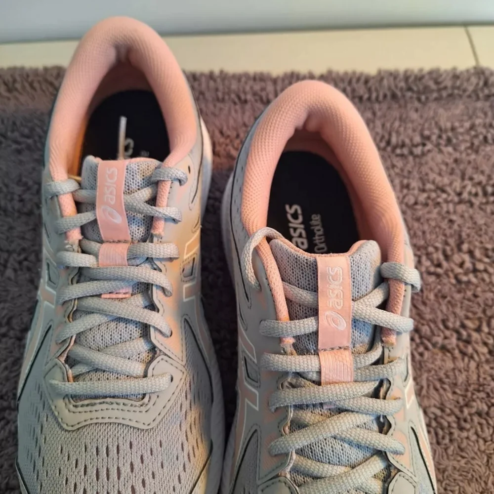 ASICS Women's Gray and Pink Running Shoes NEW CON